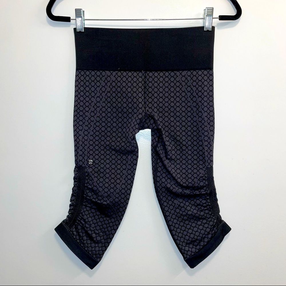Lululemon Black & Gray Capri Leggings Size 4